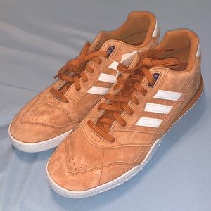 A. R Trainer adidas shoes